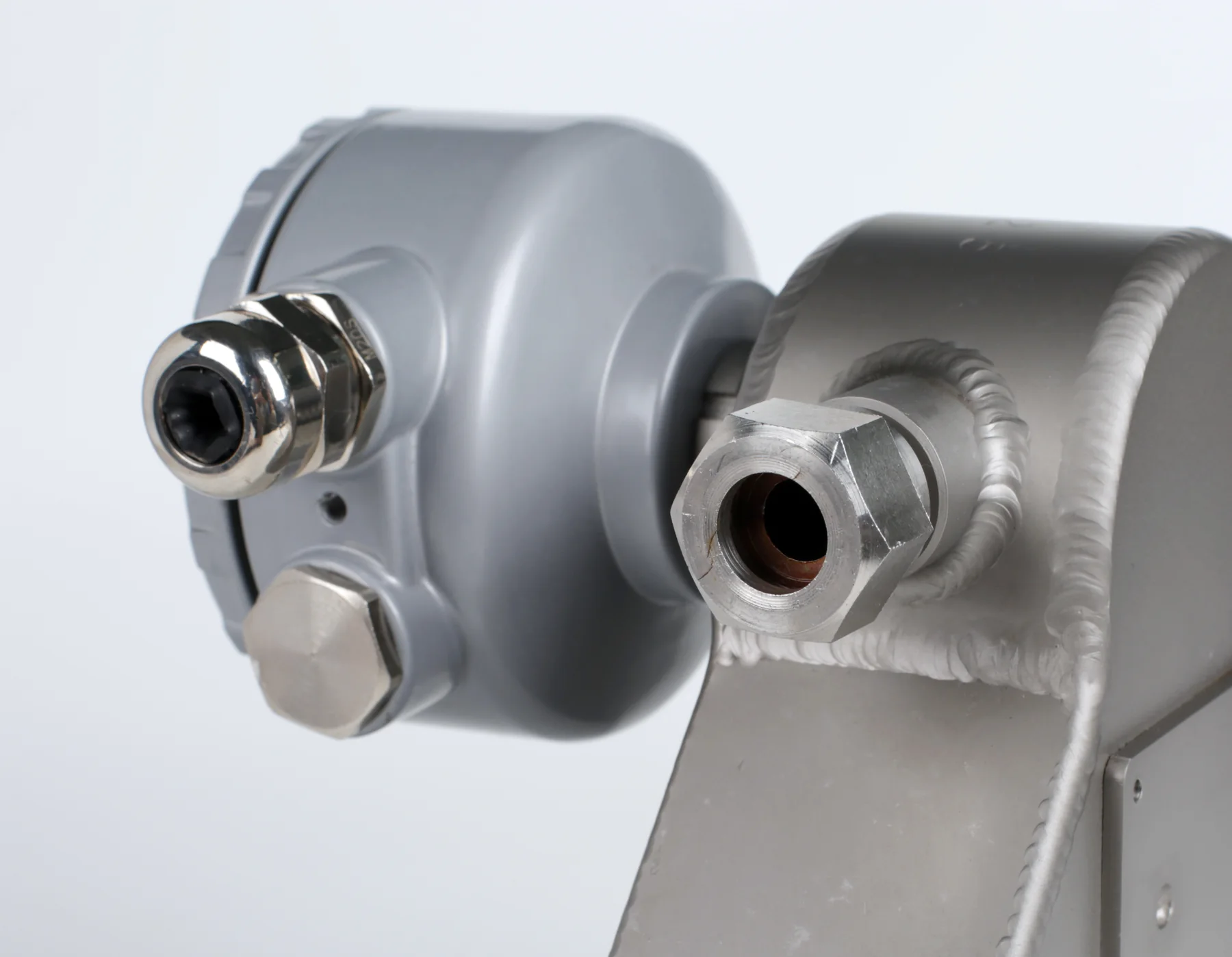 Coriolis mass flow meter connection detail